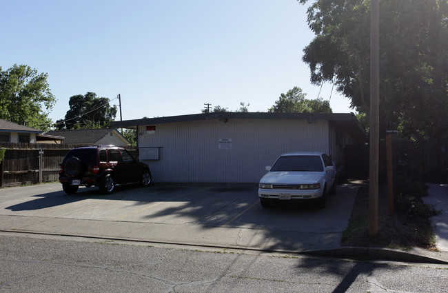 624 Pecan St in West Sacramento, CA - Foto de edificio - Building Photo