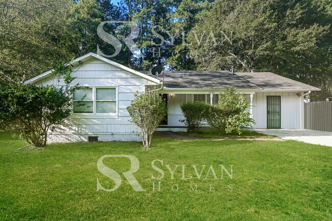 2555 Foxlair Trail in Atlanta, GA - Building Photo - Building Photo