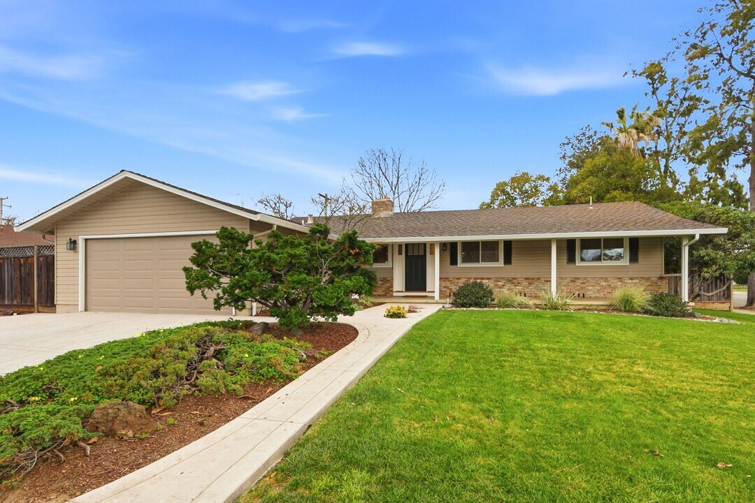 1131 Plum Ave in Sunnyvale, CA - Building Photo