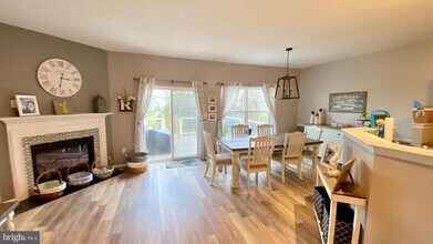 925 Shenkle Dr in Collegeville, PA - Building Photo - Building Photo