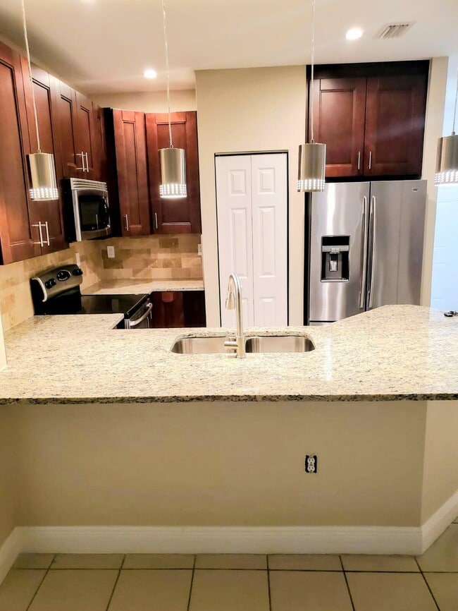 property at 5032 SE Mariner Garden Cir