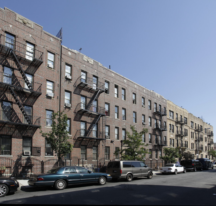 Linden Court in Brooklyn, NY - Building Photo