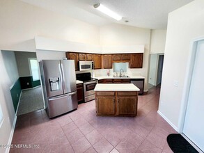 3910 Karissa Ann Pl E in Jacksonville, FL - Building Photo - Building Photo