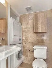 410 E 13th St, Unit 2 in New York, NY - Foto de edificio - Building Photo