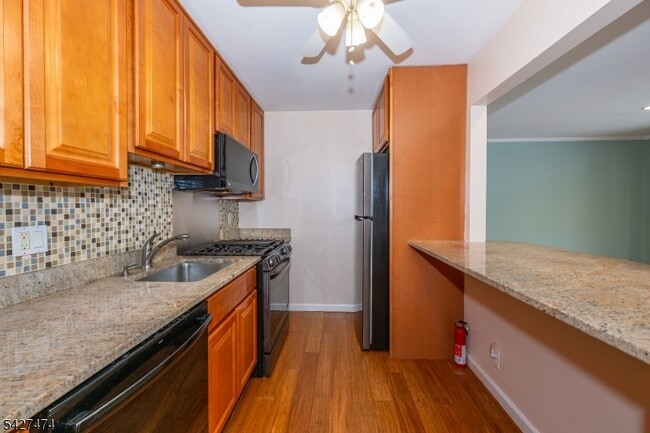 50 W Lindsley Rd in Cedar Grove, NJ - Building Photo - Building Photo
