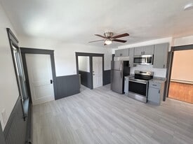 49 Fenwood Ave, Unit 2nd Floor in Smithfield, RI - Building Photo