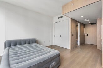 1000 Auahi St, Unit 733 in Honolulu, HI - Building Photo - Building Photo