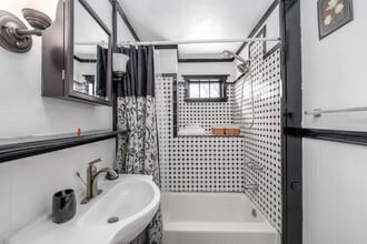 113 Clark St in Vestal, NY - Foto de edificio - Interior Photo