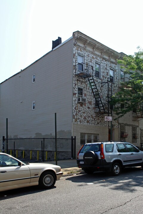 217 16th St in Brooklyn, NY - Building Photo