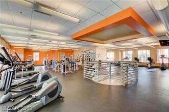 83 E Agate Ave, Unit 204 in Las Vegas, NV - Foto de edificio - Building Photo