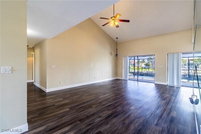 property at 2523 SE 24th Pl