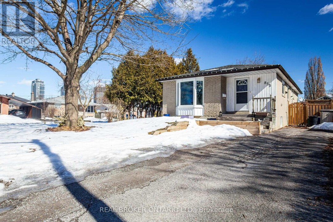 855 Miriam Rd in Pickering, ON - Building Photo