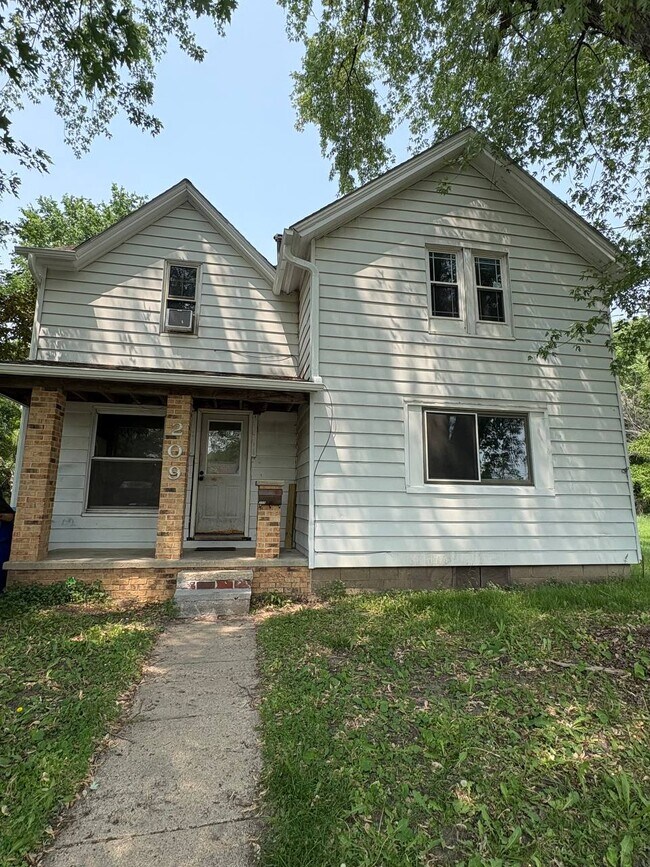 property at 209 2nd Ave SE