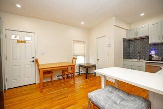 286 Ferry St in Everett, MA - Building Photo - Building Photo