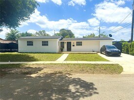 8320 NW 180th St in Hialeah, FL - Building Photo