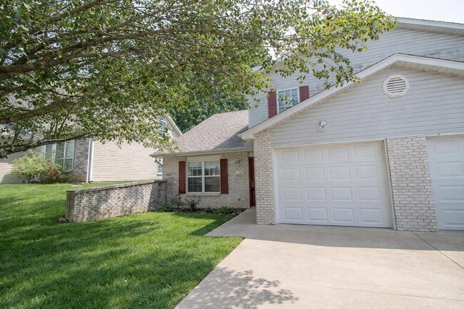 property at 5569 Pinehurst Ln