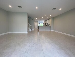 6817 Via Regina in Boca Raton, FL - Building Photo - Building Photo