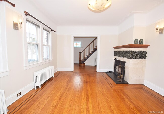 79 Red Ground Rd in Roslyn Heights, NY - Building Photo - Building Photo