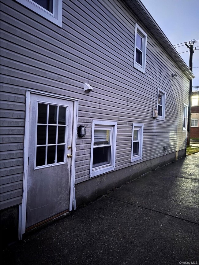 property at 62 Warwick Rd