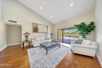 9214 W Kerry Ln in Peoria, AZ - Foto de edificio - Building Photo