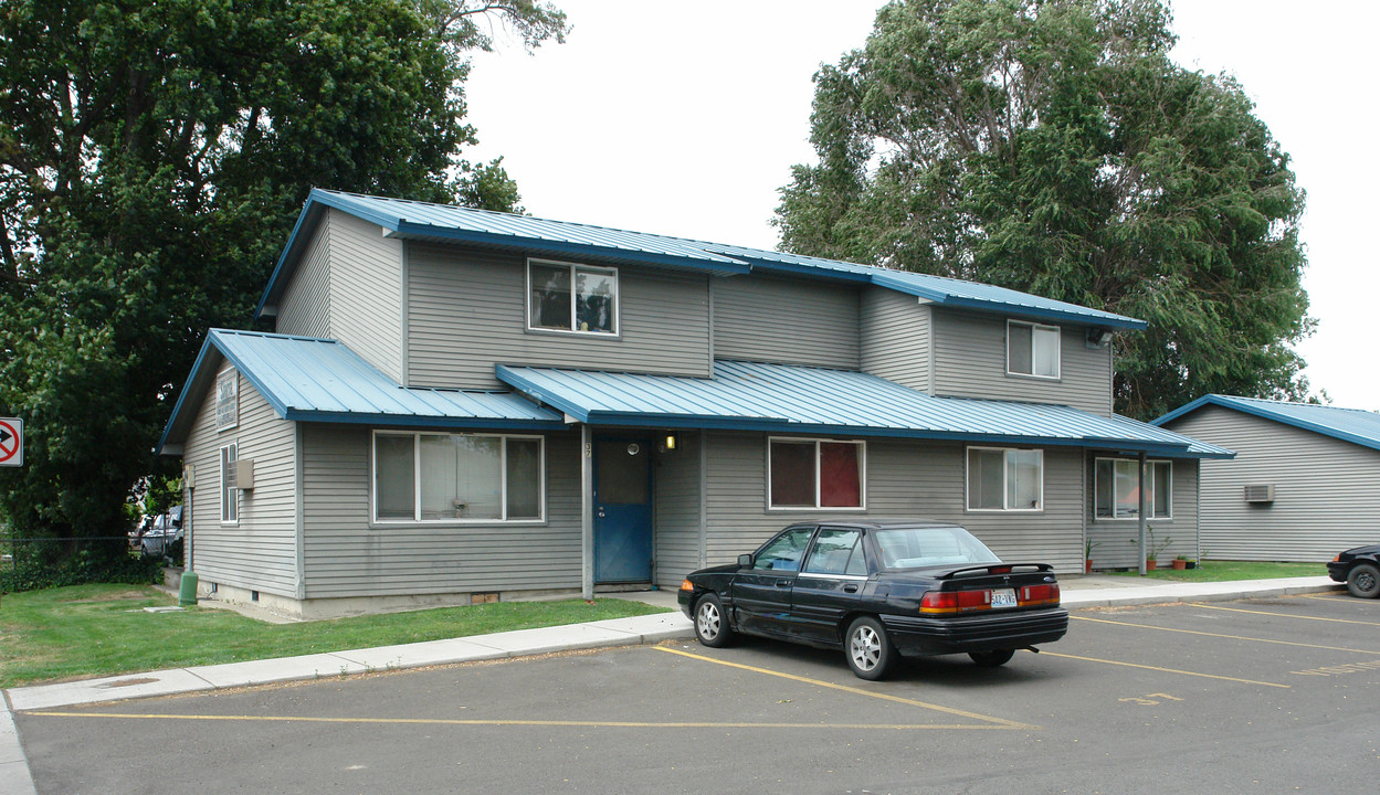 615 N 15th Ave in Yakima, WA - Building Photo