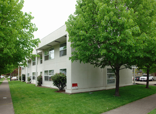 Palatine Apartments in Corvallis, OR - Building Photo - Building Photo