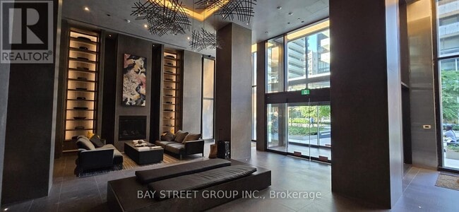 55 Charles St E in Toronto, ON - Building Photo - Building Photo