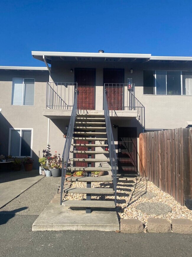 111 Yorkshire Ct, Unit Yorkshire C in Vallejo, CA - Foto de edificio - Building Photo