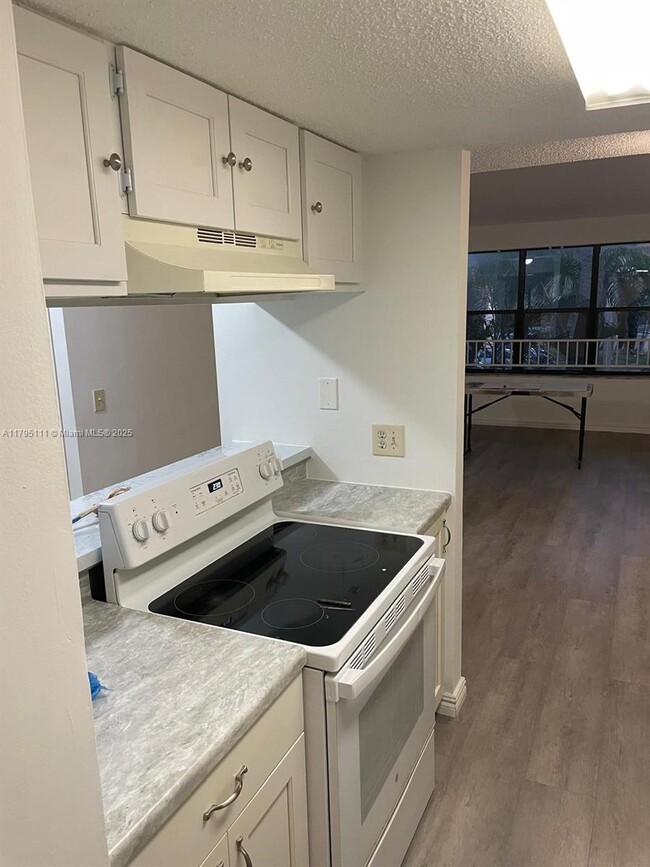 4421 W McNab Rd in Pompano Beach, FL - Building Photo - Building Photo