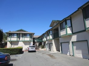 Lone Tree Apartments in Antioch, CA - Building Photo - Building Photo