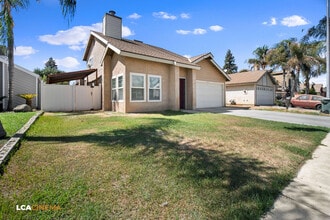 3521 Starwood Ln in Bakersfield, CA - Foto de edificio - Building Photo