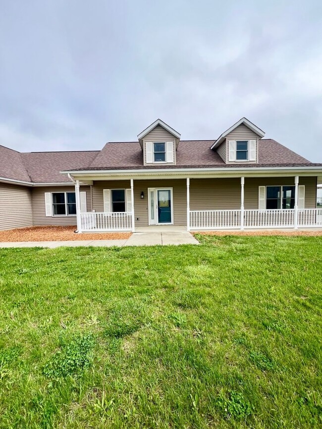 13711 Hoagland Rd in Hoagland, IN - Building Photo - Building Photo
