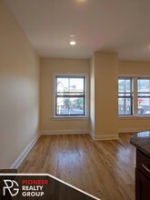 2234 W Wilson Ave, Unit 204 in Chicago, IL - Building Photo - Building Photo