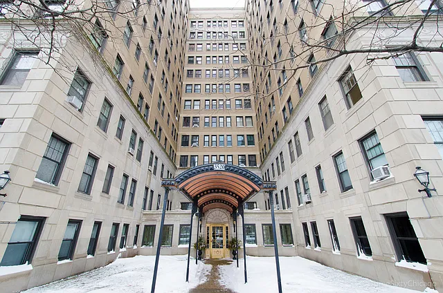 3520 N Lake Shore Dr in Chicago, IL - Building Photo