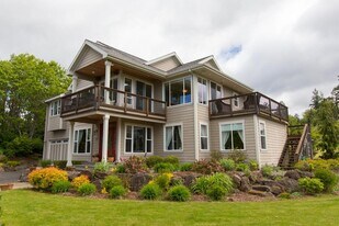 737 Cherryview Ln in White Salmon, WA - Building Photo
