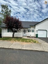 13625 SE Oatfield Rd in Portland, OR - Building Photo