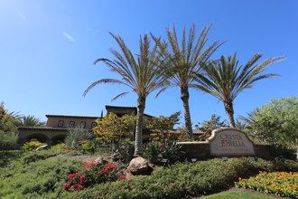 Cresta Bella in San Diego, CA - Foto de edificio - Building Photo