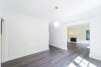 2639 SW Sherwood Dr in Portland, OR - Foto de edificio - Building Photo