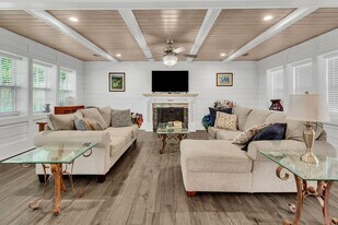 221 S Lorraine Dr in Mary Esther, FL - Building Photo