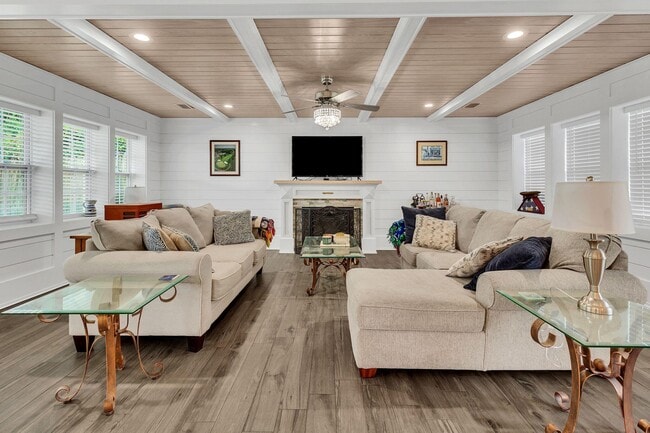 property at 221 S Lorraine Dr