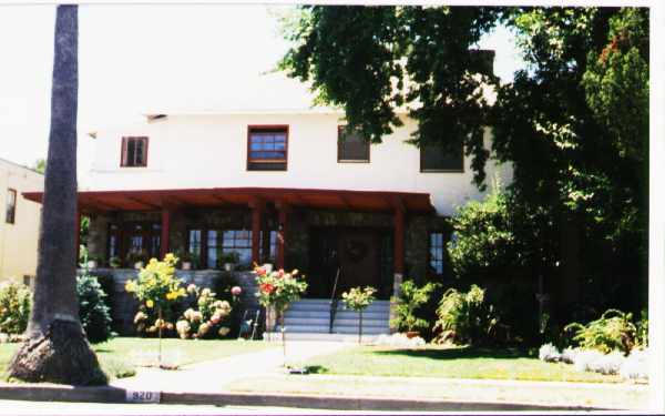 920 Palm Ave in San Mateo, CA - Foto de edificio