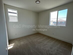383 Manhattan Dr in Lathrop, CA - Building Photo - Building Photo