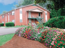 Poplar Village in Murfreesboro, TN - Building Photo