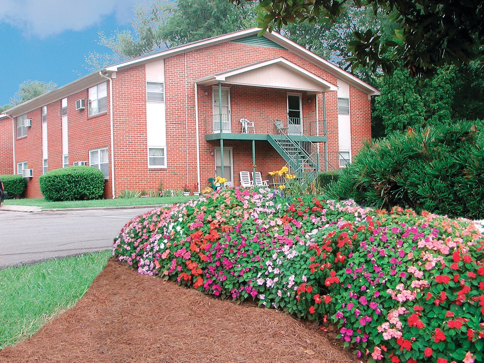Poplar Village in Murfreesboro, TN - Foto de edificio