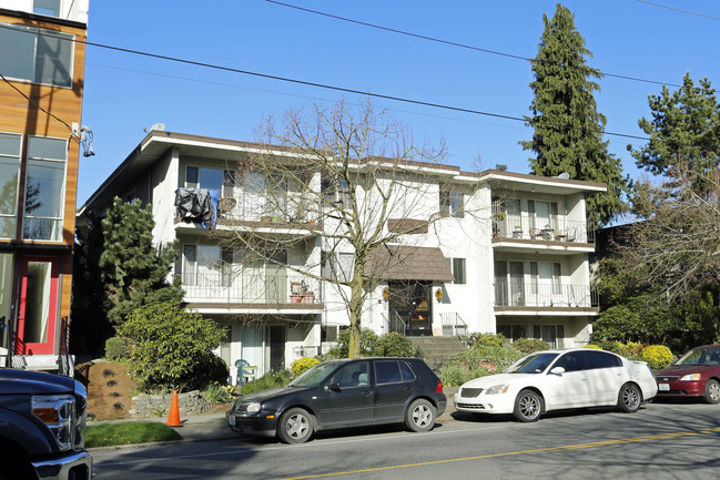 Villa Lisa Apartments in Seattle, WA - Building Photo - Building Photo