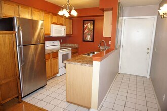 27991 Rollcrest Rd in Farmington Hills, MI - Building Photo - Building Photo