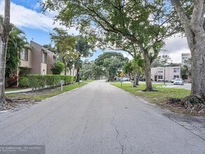 9441 Live Oak Pl in Davie, FL - Building Photo - Building Photo