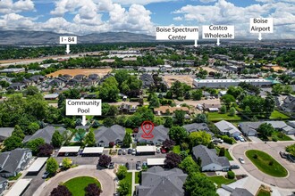 8851 W Candleston Ln in Boise, ID - Foto de edificio - Building Photo