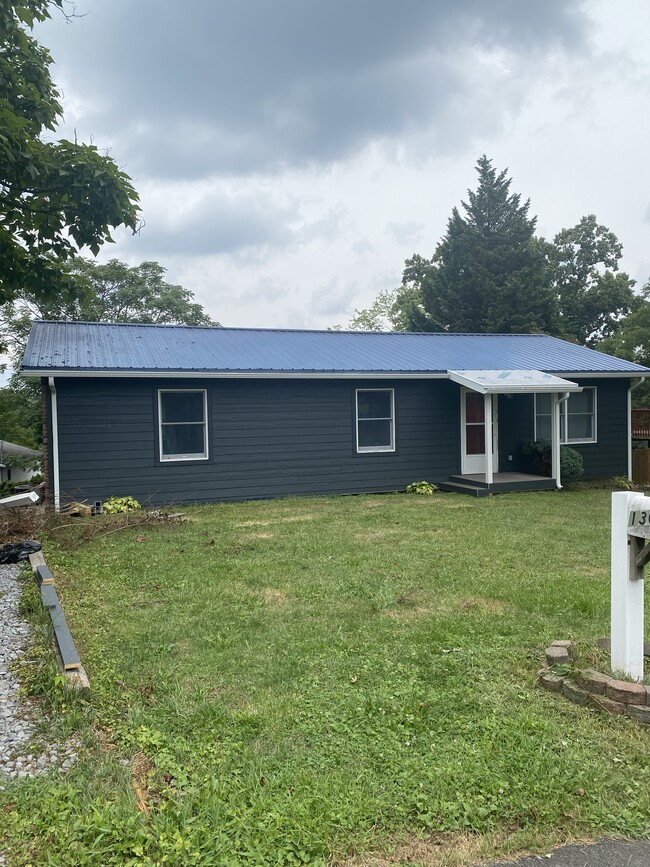 130 Ridgeley Rd in Morgantown, WV - Foto de edificio - Building Photo