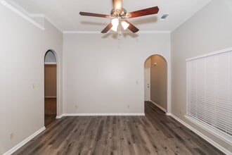 6887 Seaside Dr in Cordova, TN - Foto de edificio - Building Photo